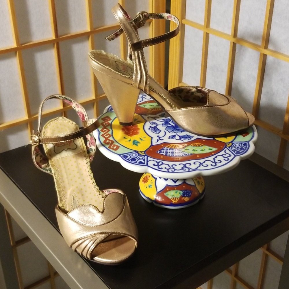 Vintage Peep toe Gems
